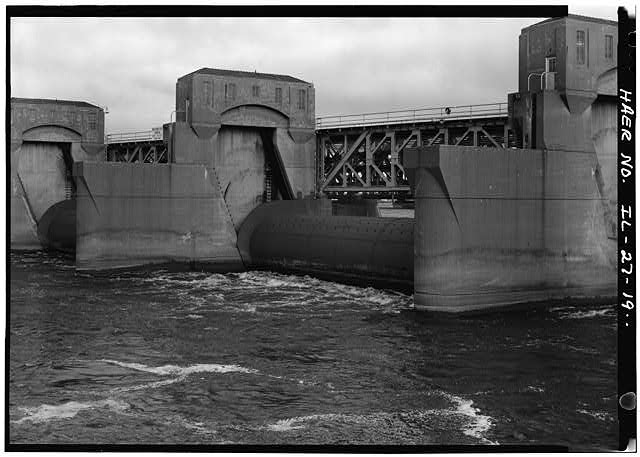 NONSUBMERSIBLE ROLLER GATE DAM _Lock 15_LOC_Corps-Engineers