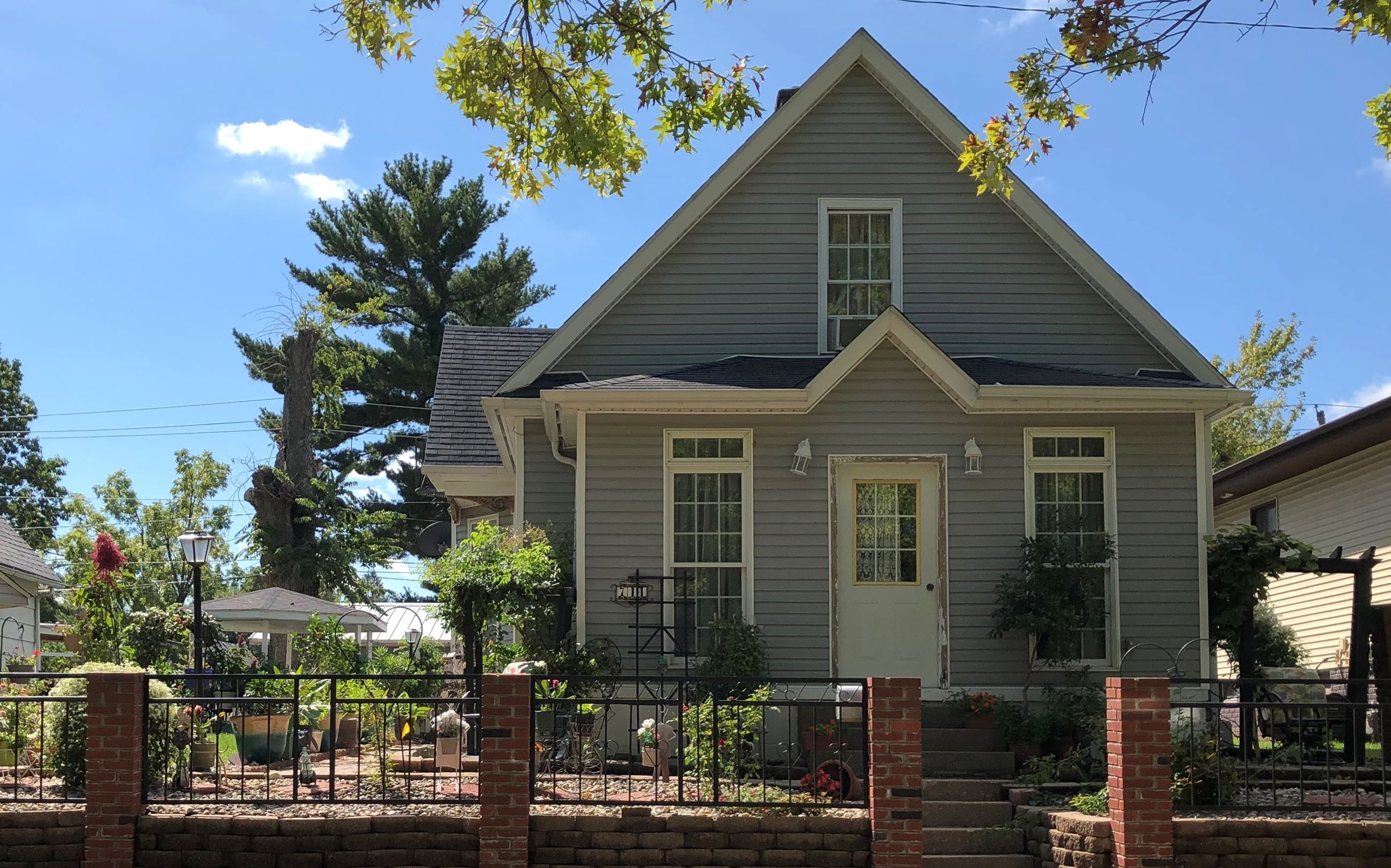 August Yard of the Month, 714 11th Avenue